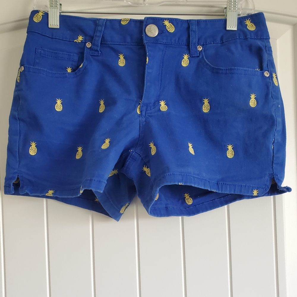 Pineapple pattern shorts size 6